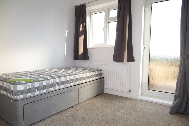 Tor Road, Farnham, Surrey, GU9