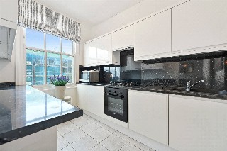 St Stephens Avenue, London, W12