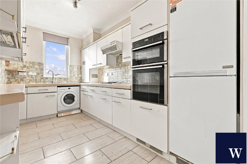 Hamilton Square, Sandringham Gardens, Finchley, London, N12