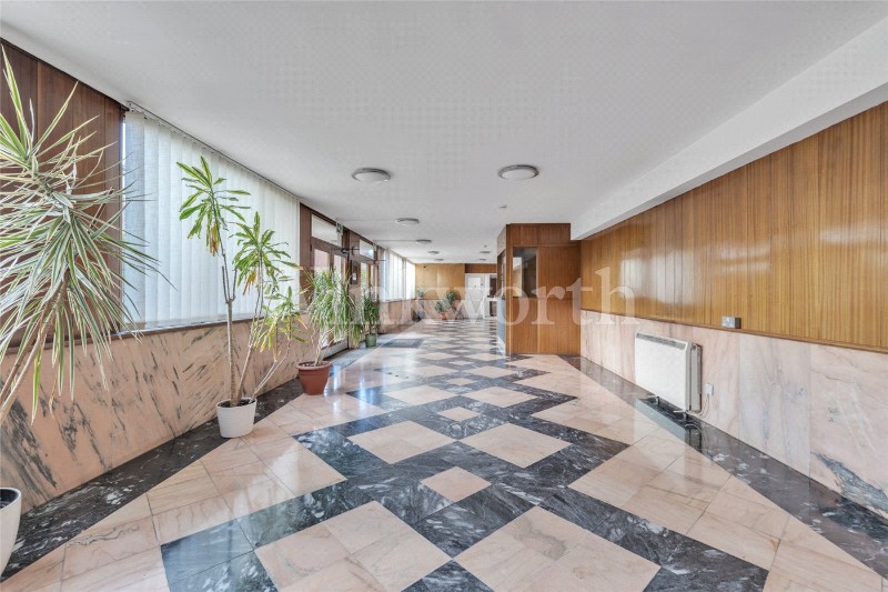 Golders Green Road, London, NW11