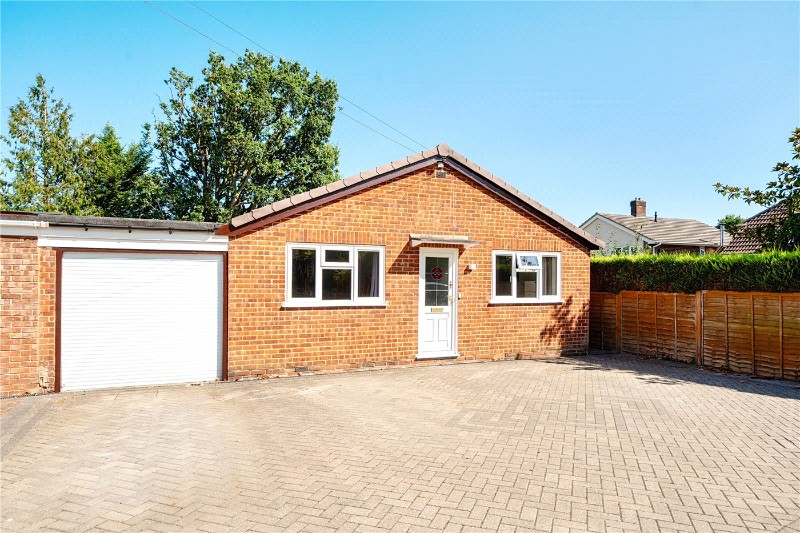 Nutbourne, Farnham, Surrey, GU9