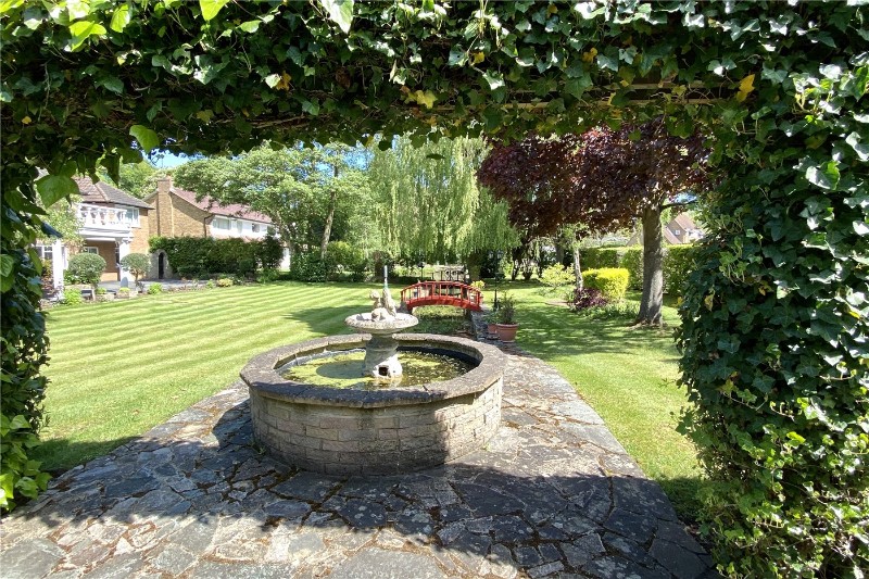 Lakeside Drive, Stoke Poges, Bucks, SL2