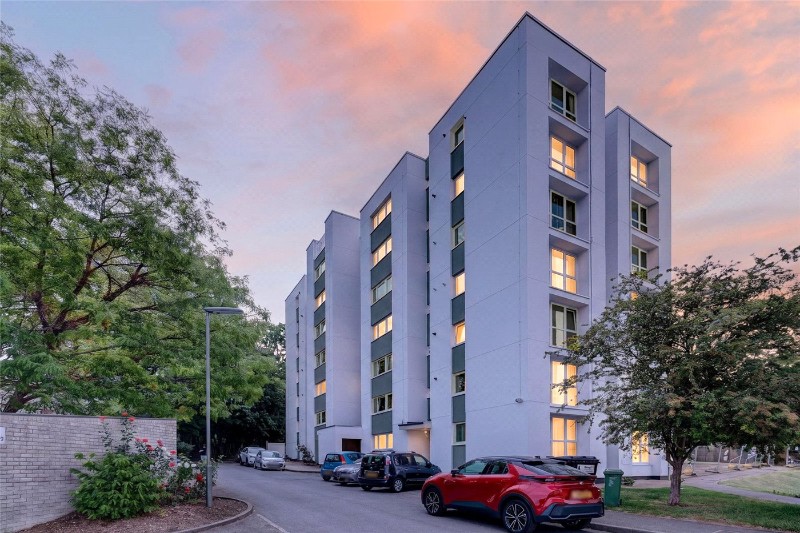 Manor Court, Weybridge, Surrey, KT13