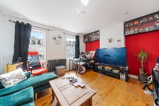 St. James&#39;s Street, London, E17