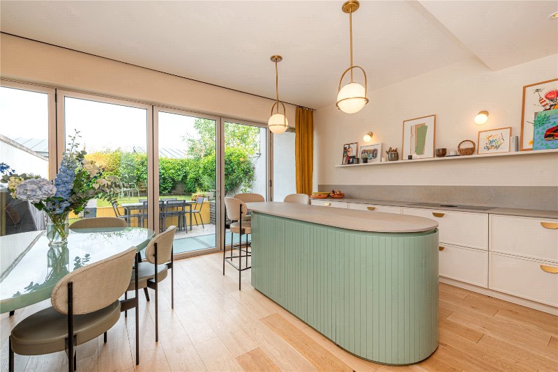 Pangbourne Avenue, London, W10