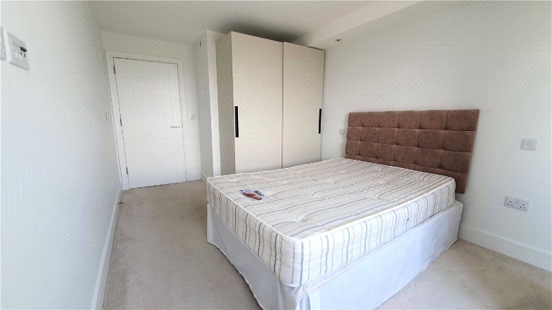Station Road, Edgware, HA8