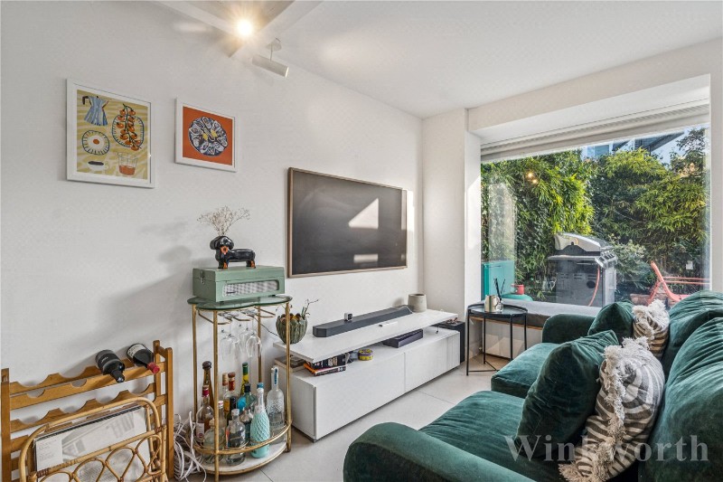 Elcot Avenue, London, SE15