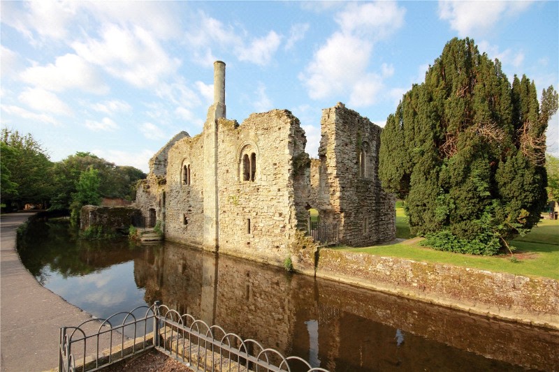 104 Bargates, Christchurch, Dorset, BH23
