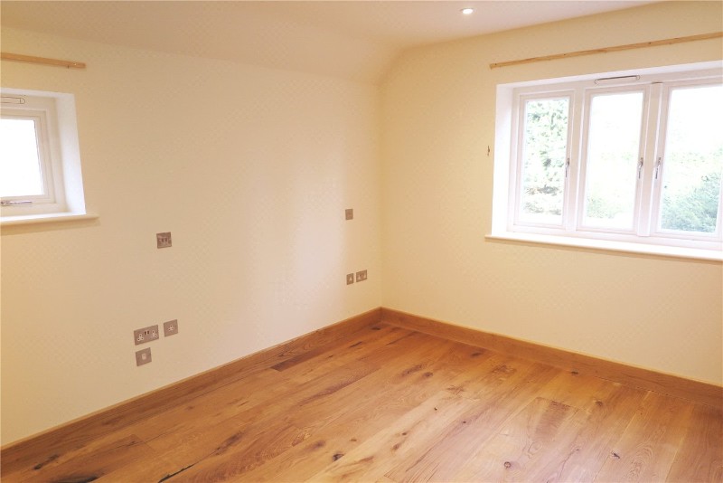 East Bridge Close, Tilford, Surrey, GU10