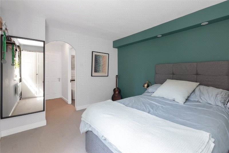 Lisle Close, London, SW17