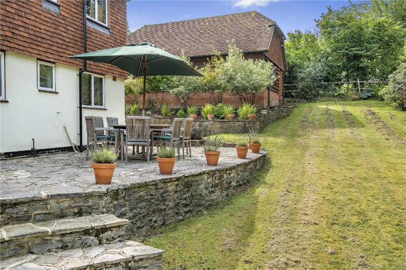 Fernbrae Close, Rowledge, Farnham, Surrey, GU10