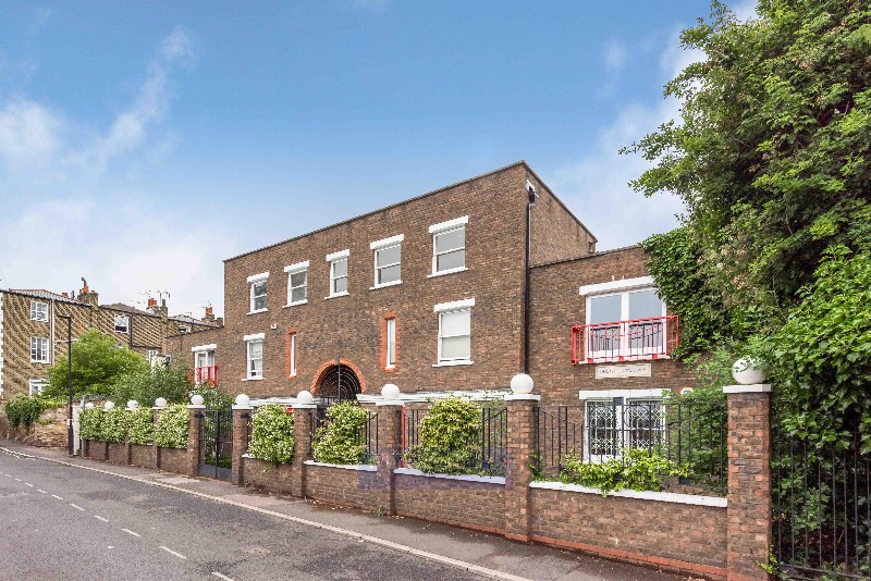 Usborne Mews, London, UK, SW8