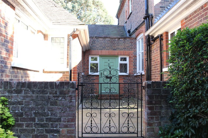 Oatlands Chase, Weybridge, Surrey, KT13