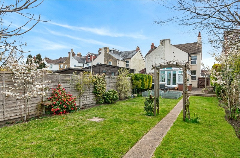 Oxenden Road, Tongham, Farnham, Surrey, GU10