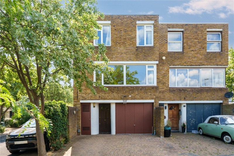 Kingslawn Close, London, SW15