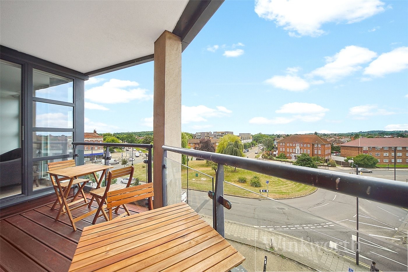 2 bedroom property to rent in Azure Court, 666 Kingsbury Road