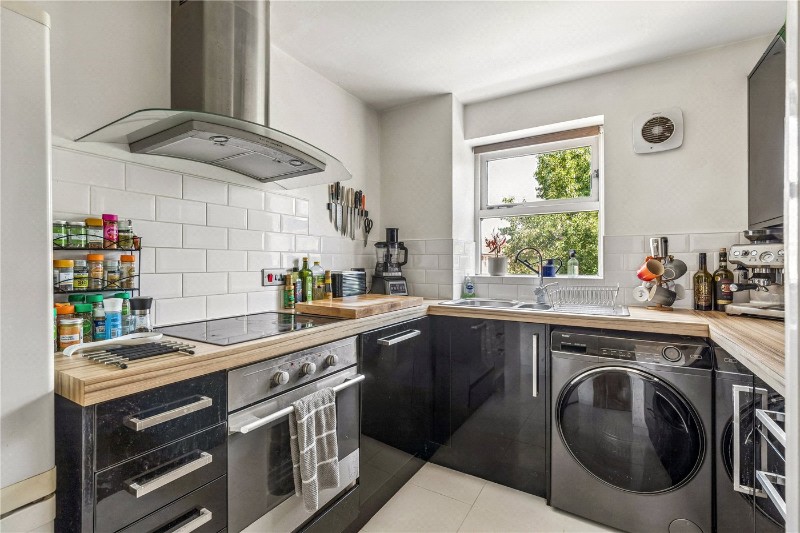 Molyneux Drive, London, SW17