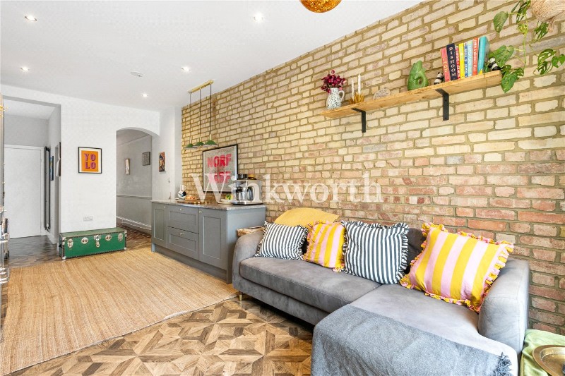 New River Crescent, London, N13