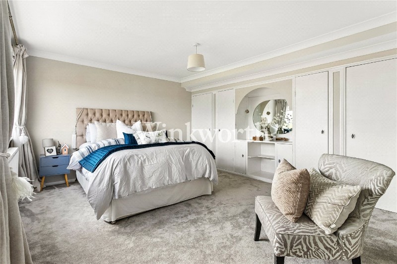 Hamilton Crescent, London, N13