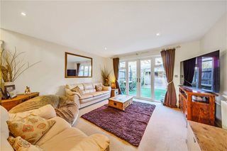 Shortfield Common Road, Frensham, Farnham, Surrey, GU10