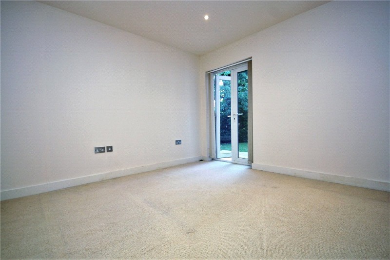 Le Petit Manoir, 70 Lansdowne Road, Bournemouth, Dorset, BH1