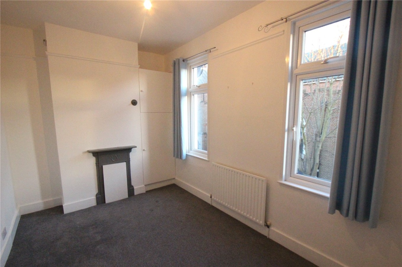 2 bedroom property to rent in Leigh Road, LeighonSea, Essex, SS9 (Ref