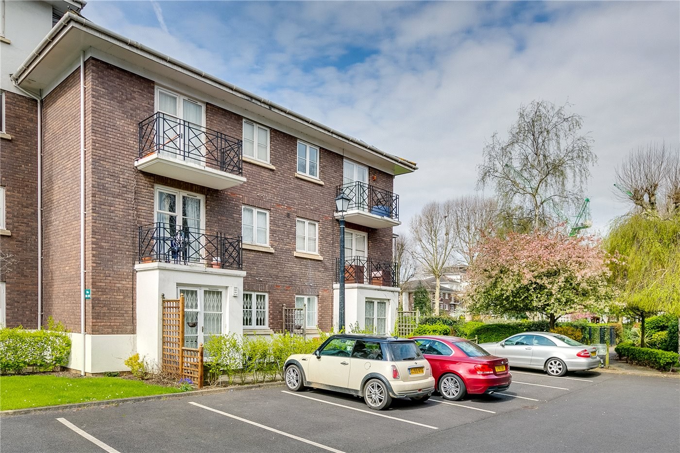 1 bedroom property to rent in Brompton Park Crescent, London, SW6 (Ref