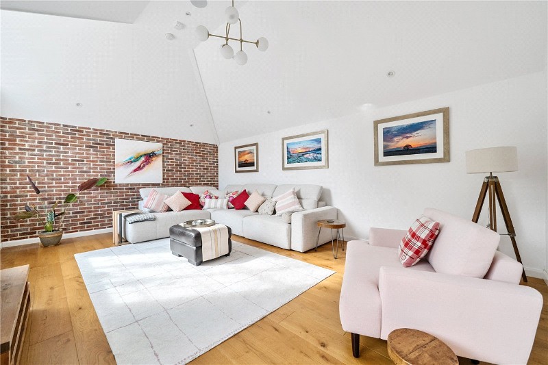 Crooksbury Road, Farnham, Surrey, GU10