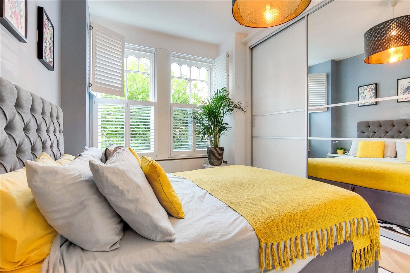 2 bedroom property for sale in Ormiston Grove, Shepherd's Bush, London