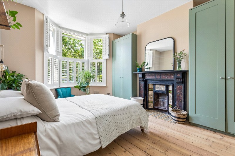 Holmewood Gardens, London, SW2