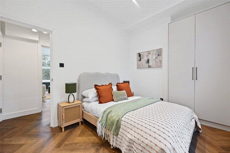 Warbeck Road, London, W12