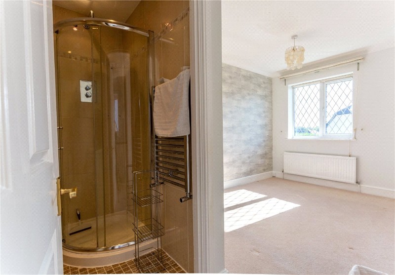 Hawkesworth Drive, Bagshot, GU19