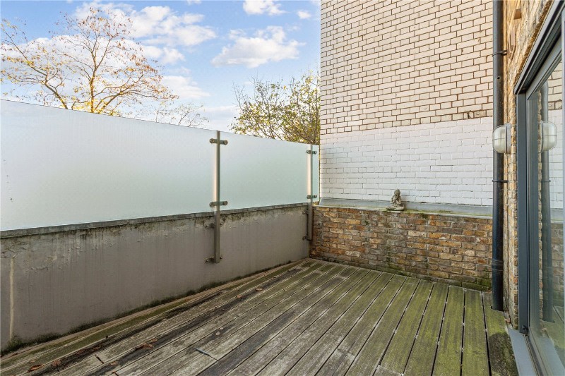 Lolesworth Close, London, E1