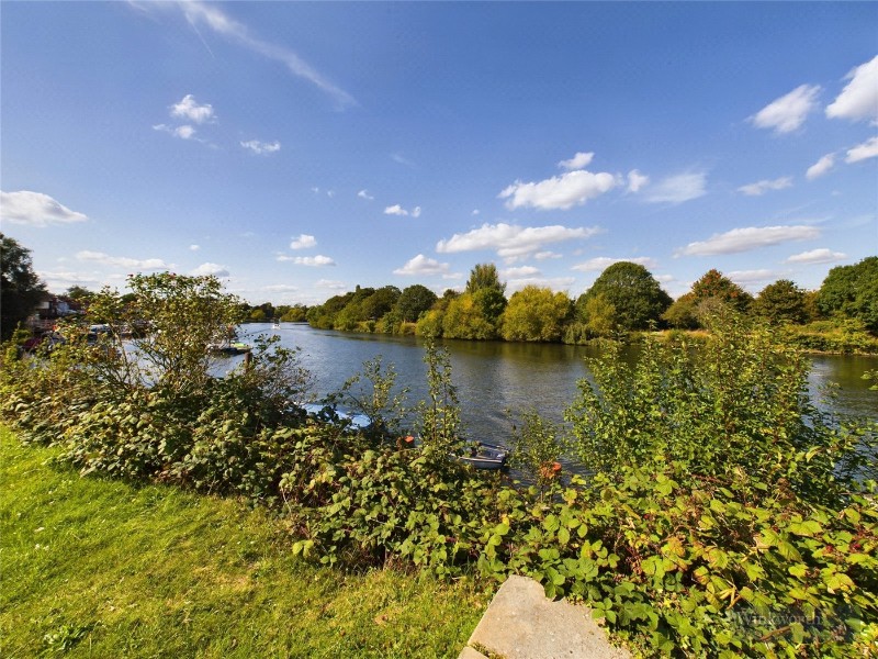 Ditton Reach, Thames Ditton, Surrey, KT7