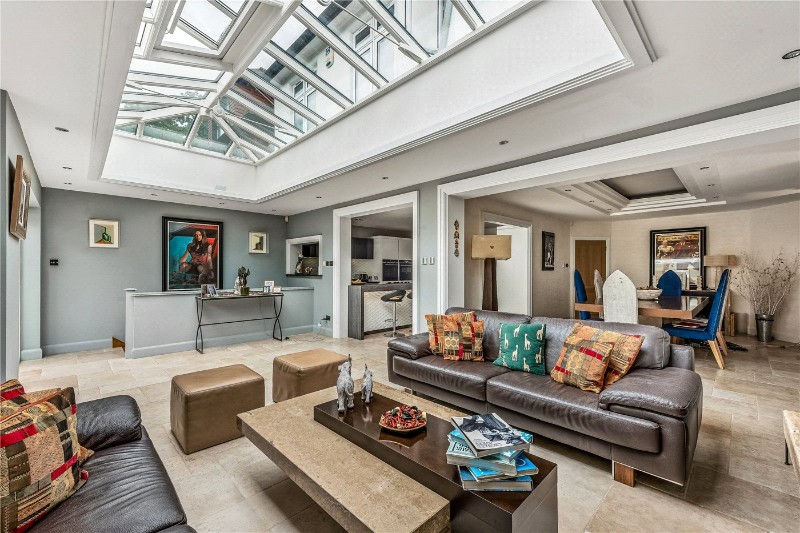 Creighton Avenue, London, N2