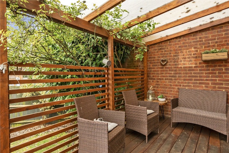 Arthur Close, Bagshot, GU19