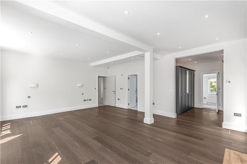 Beverley Close, Barnes, London, SW13