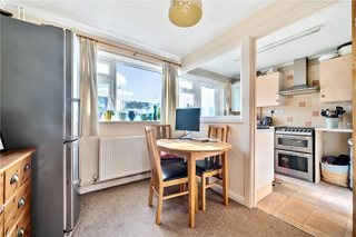 Ermin Walk, Thatcham, Berkshire, RG19
