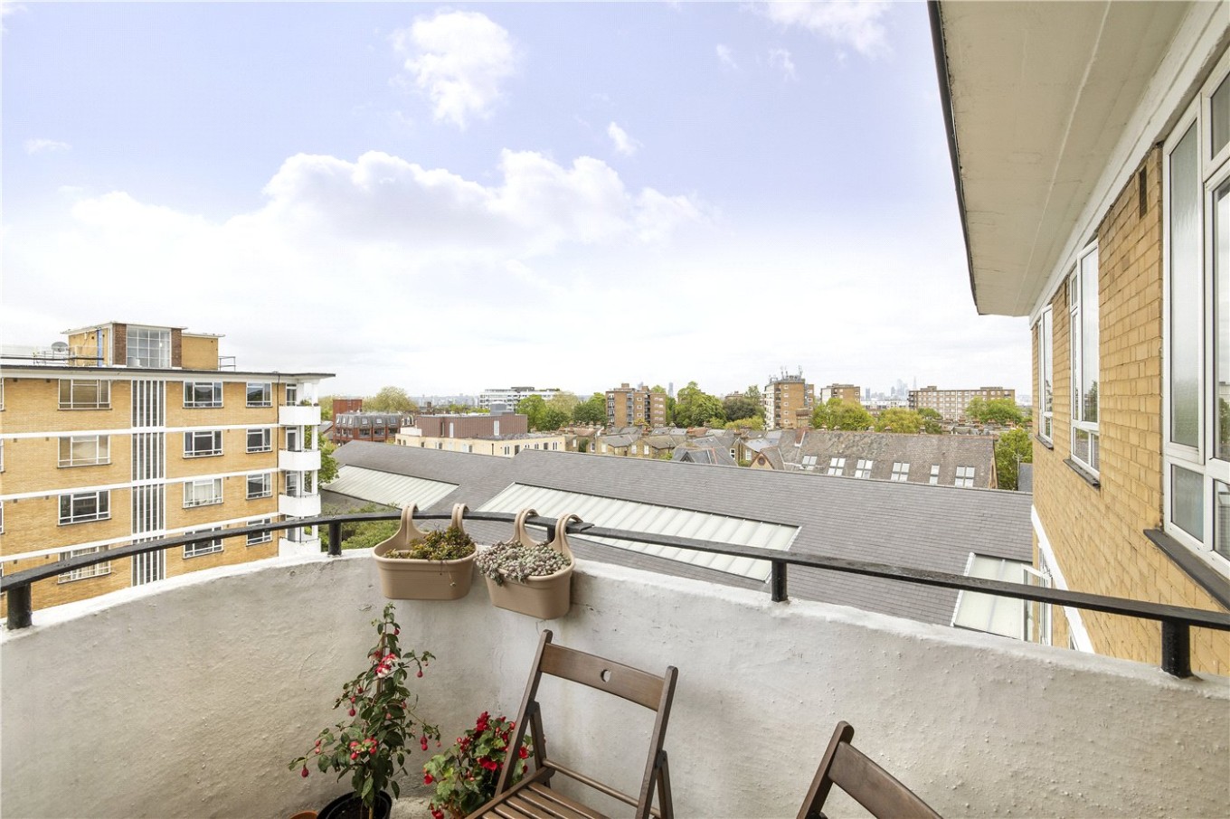 2 bedroom property for sale in Christchurch Road, London, SW2 (Ref
