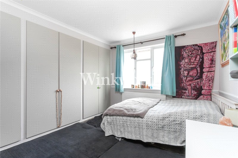 River Avenue, London, N13