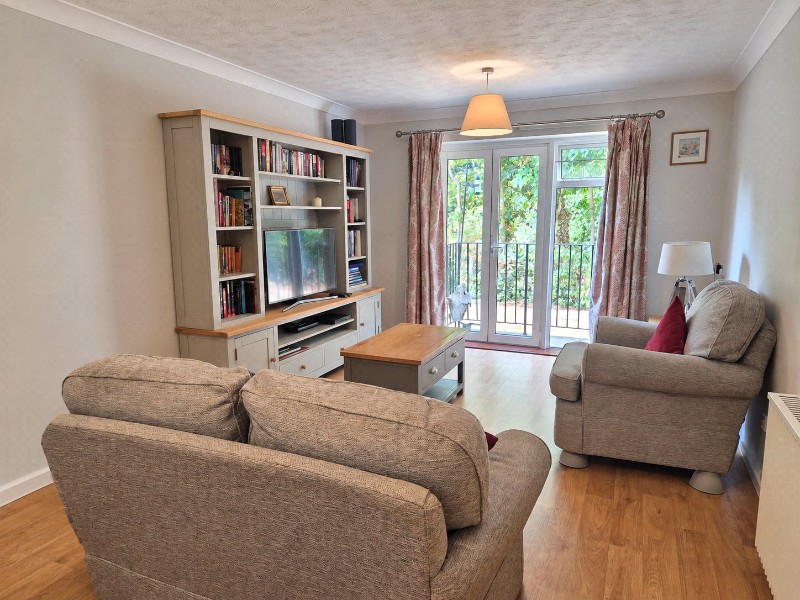 Hertswood Court, Hillside Gardens, High Barnet, EN5