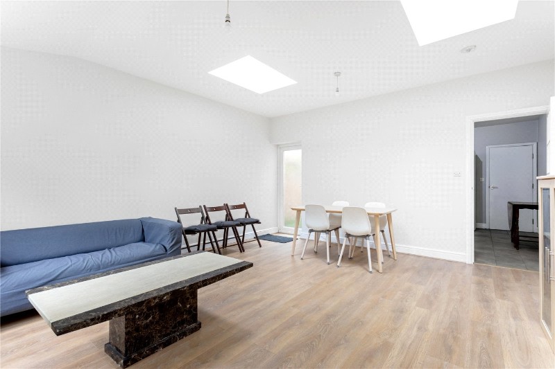 Pitcairn Road, London, CR4