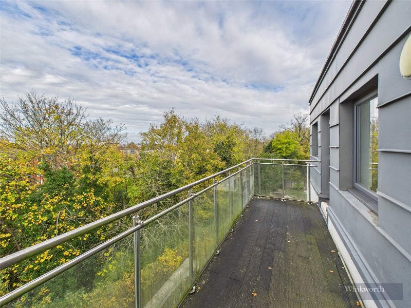 Hythe Road, Surbiton, KT6