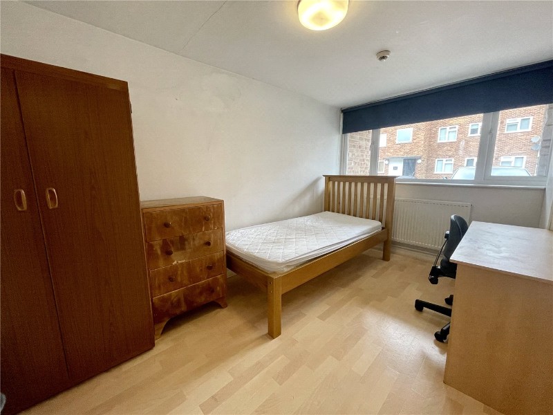 Dollis Drive, Farnham, GU9