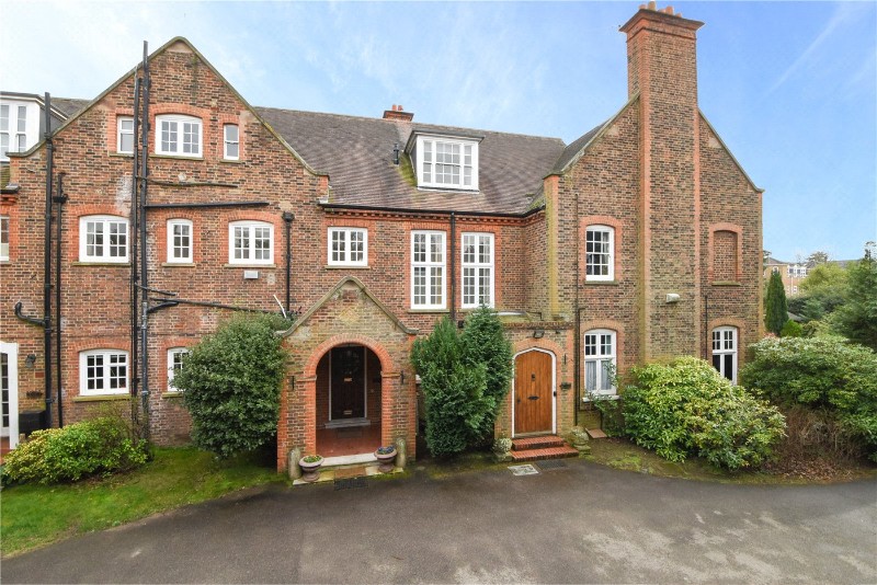 Oatlands Chase, Weybridge, Surrey, KT13