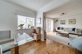 Arthur Close, Bagshot, GU19