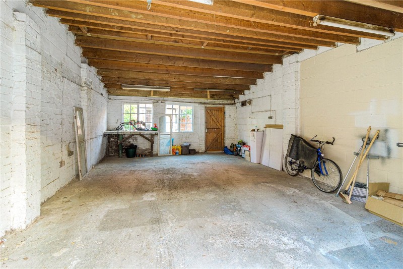 Holly Road, Abington, NN1
