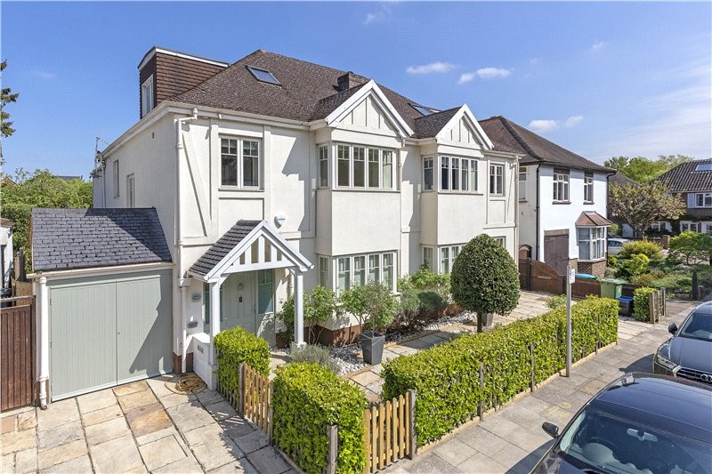 Beverley Close, Barnes, London, SW13