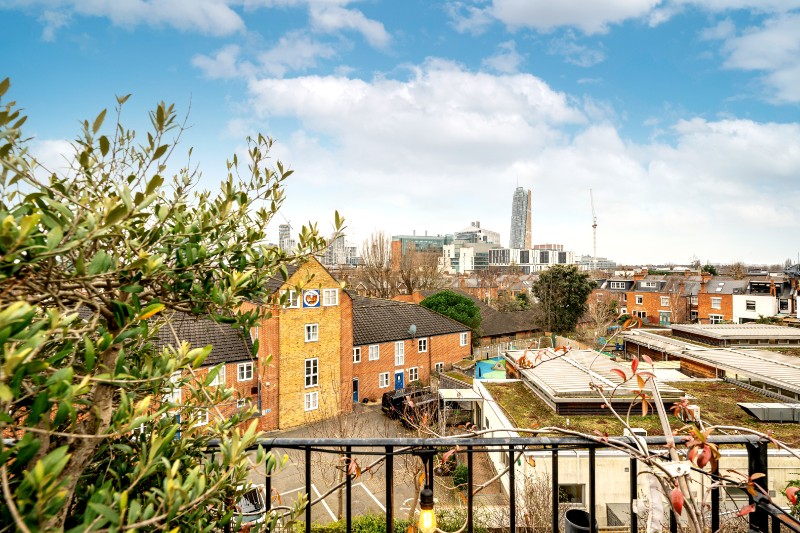 St. Quintin Avenue, London, W10