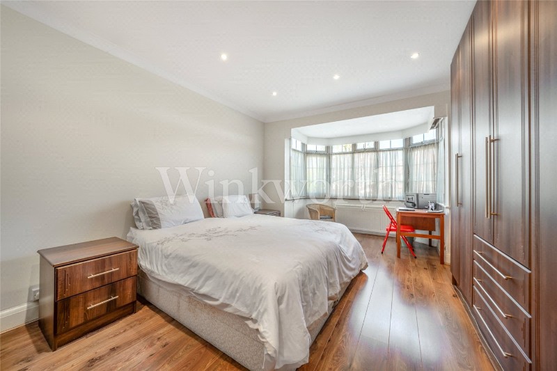 The Vale, London, NW11